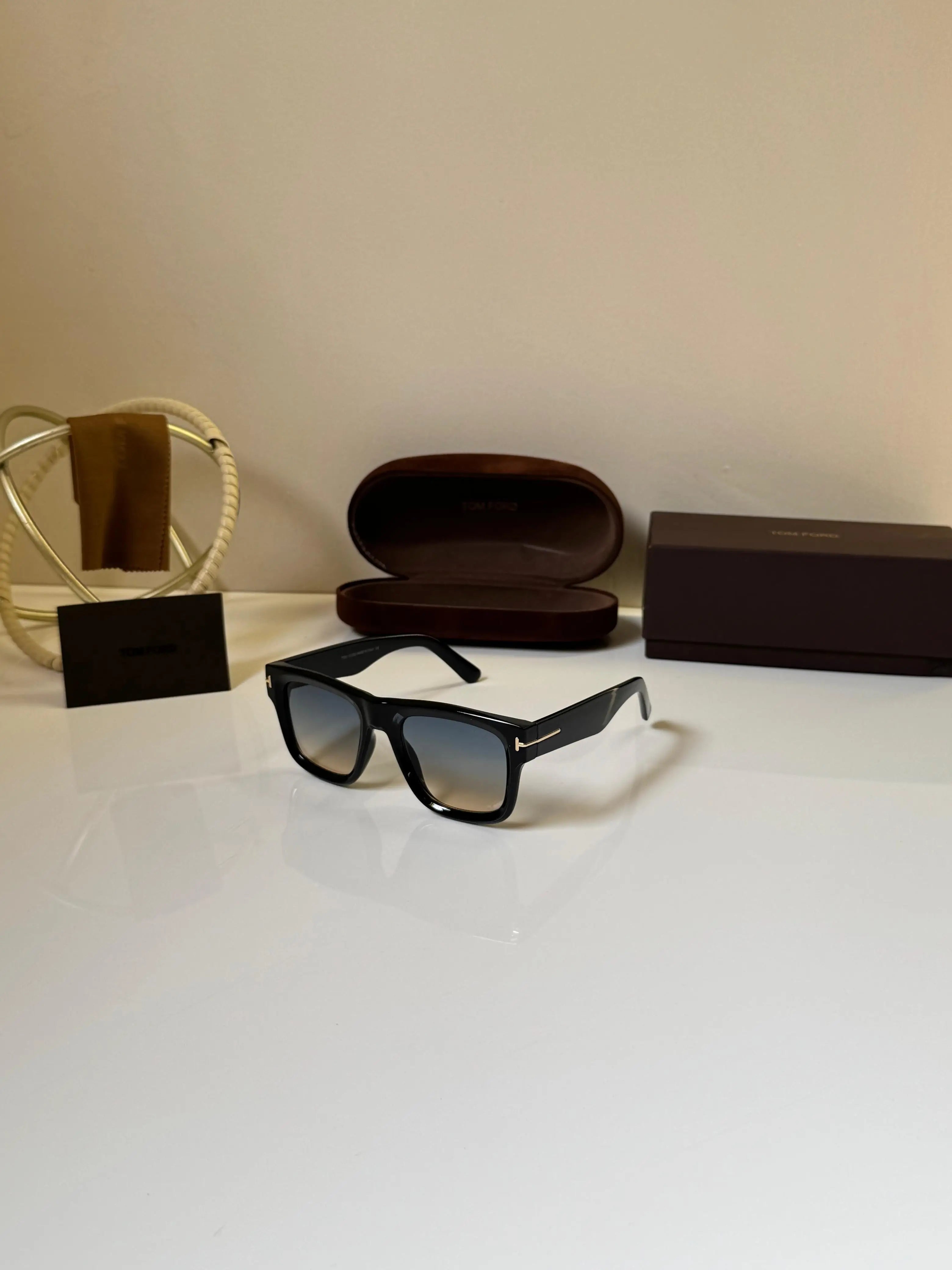 Tomford_259_Black_Multi