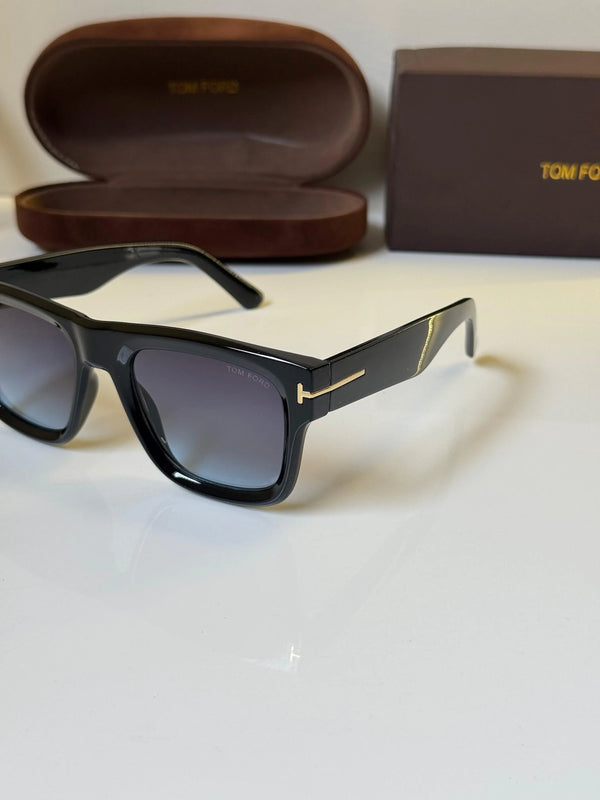 Tomford_259_Black_Blue_Shaded