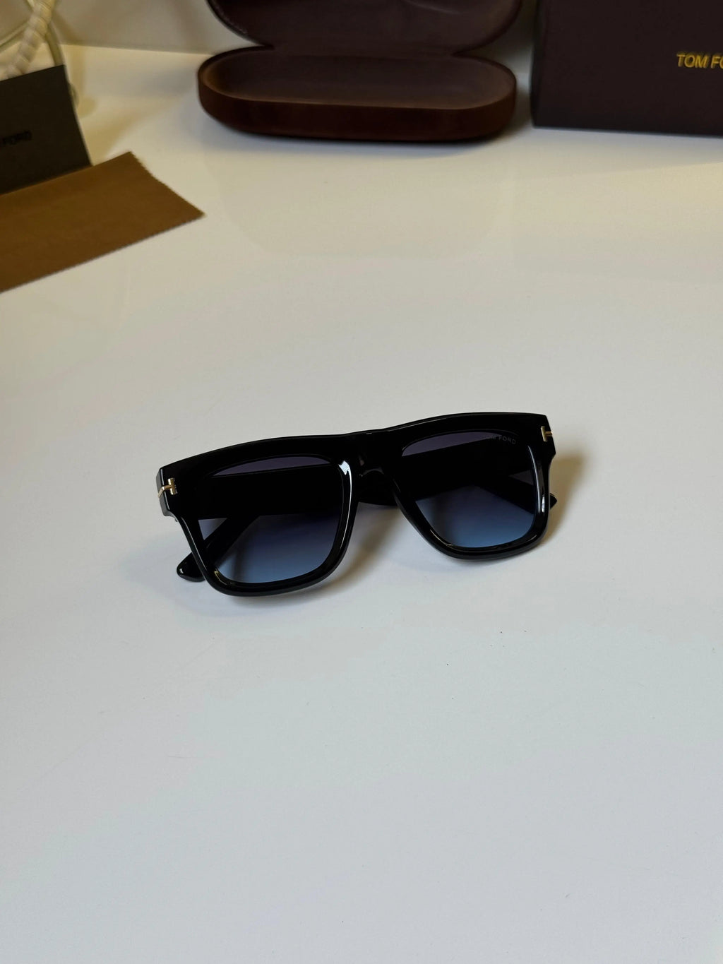 Tomford_259_Black_Blue_Shaded