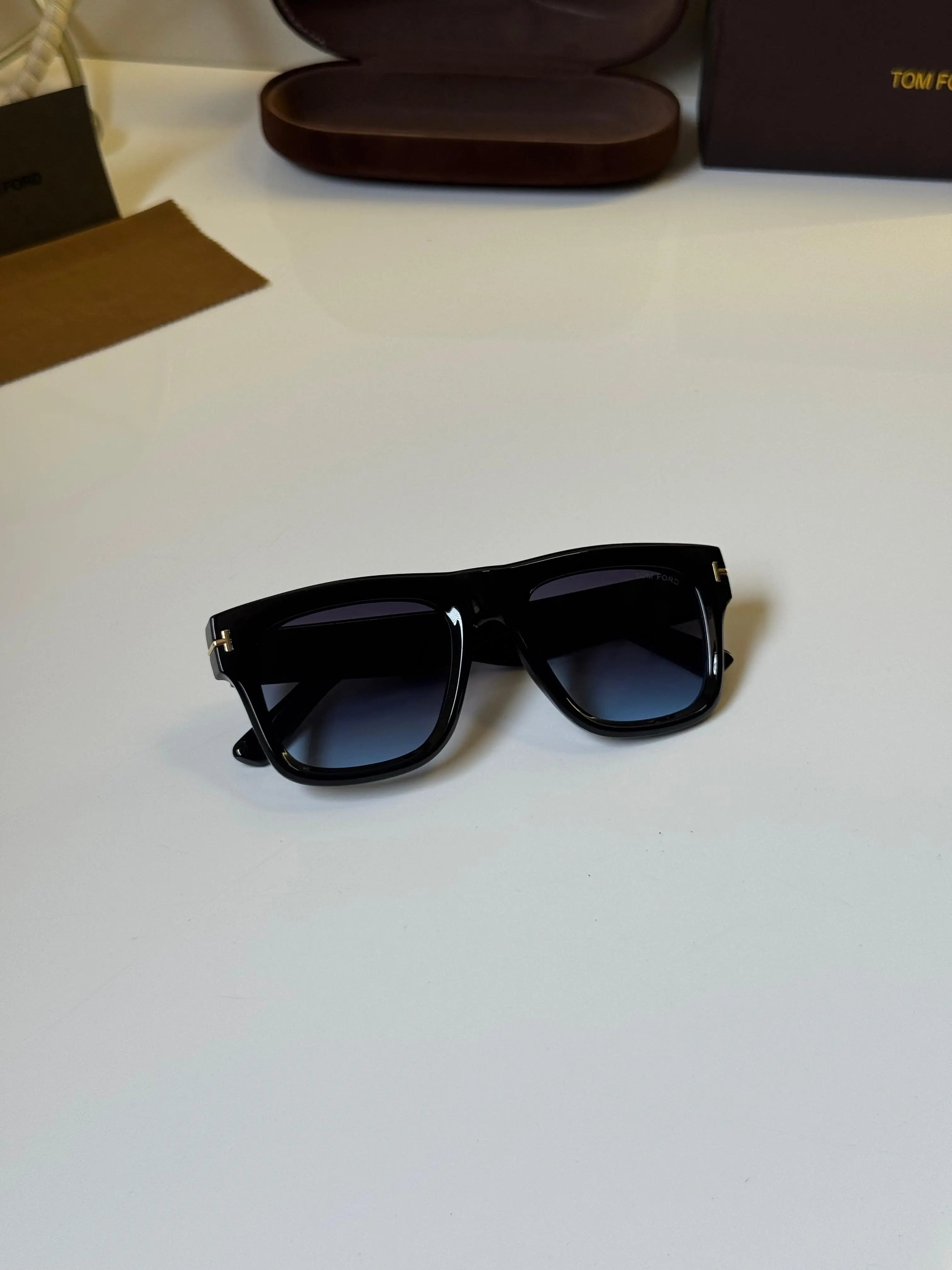 Tomford_259_Black_Blue_Shaded