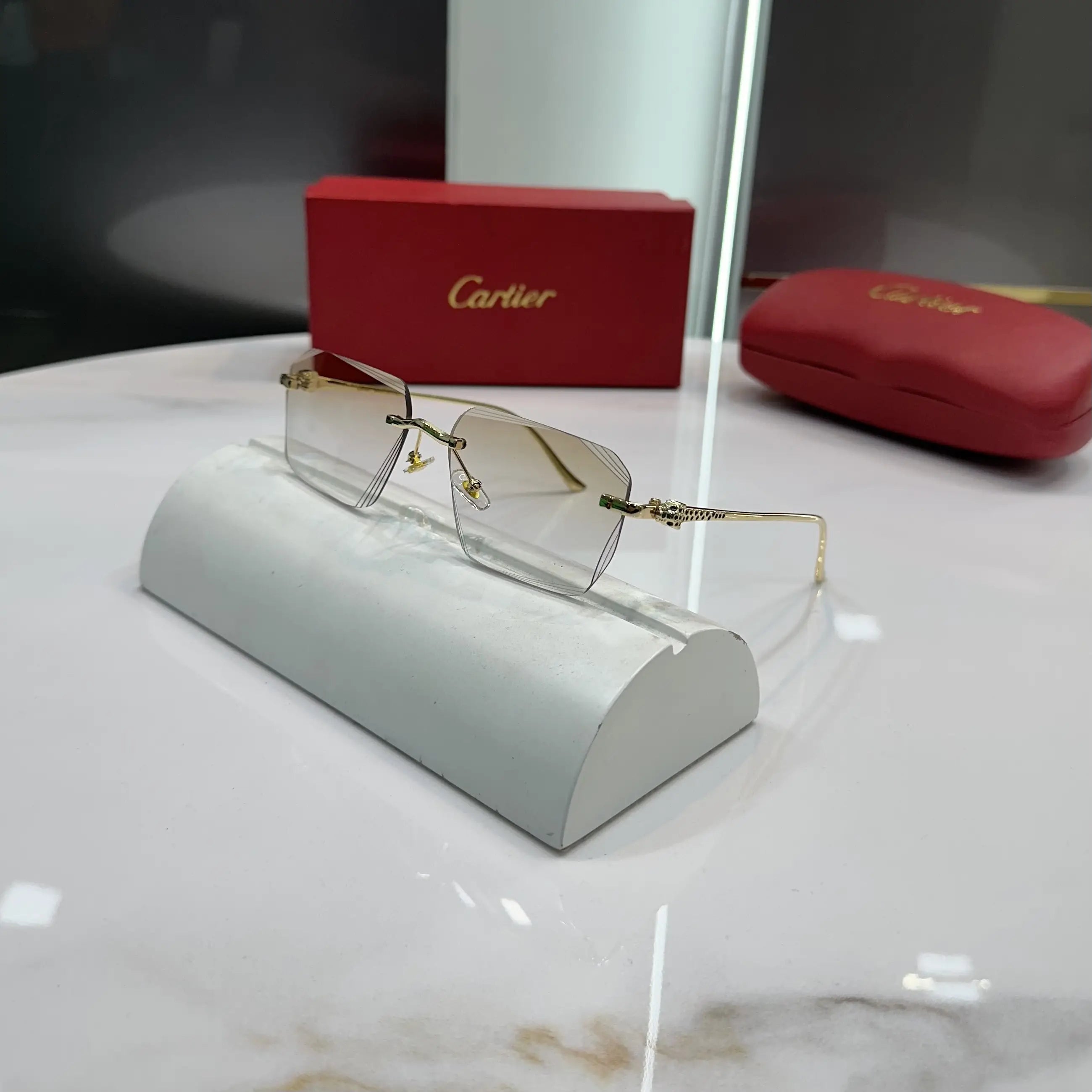 Cartie r Gold Cream Premium Shades 033 Main image