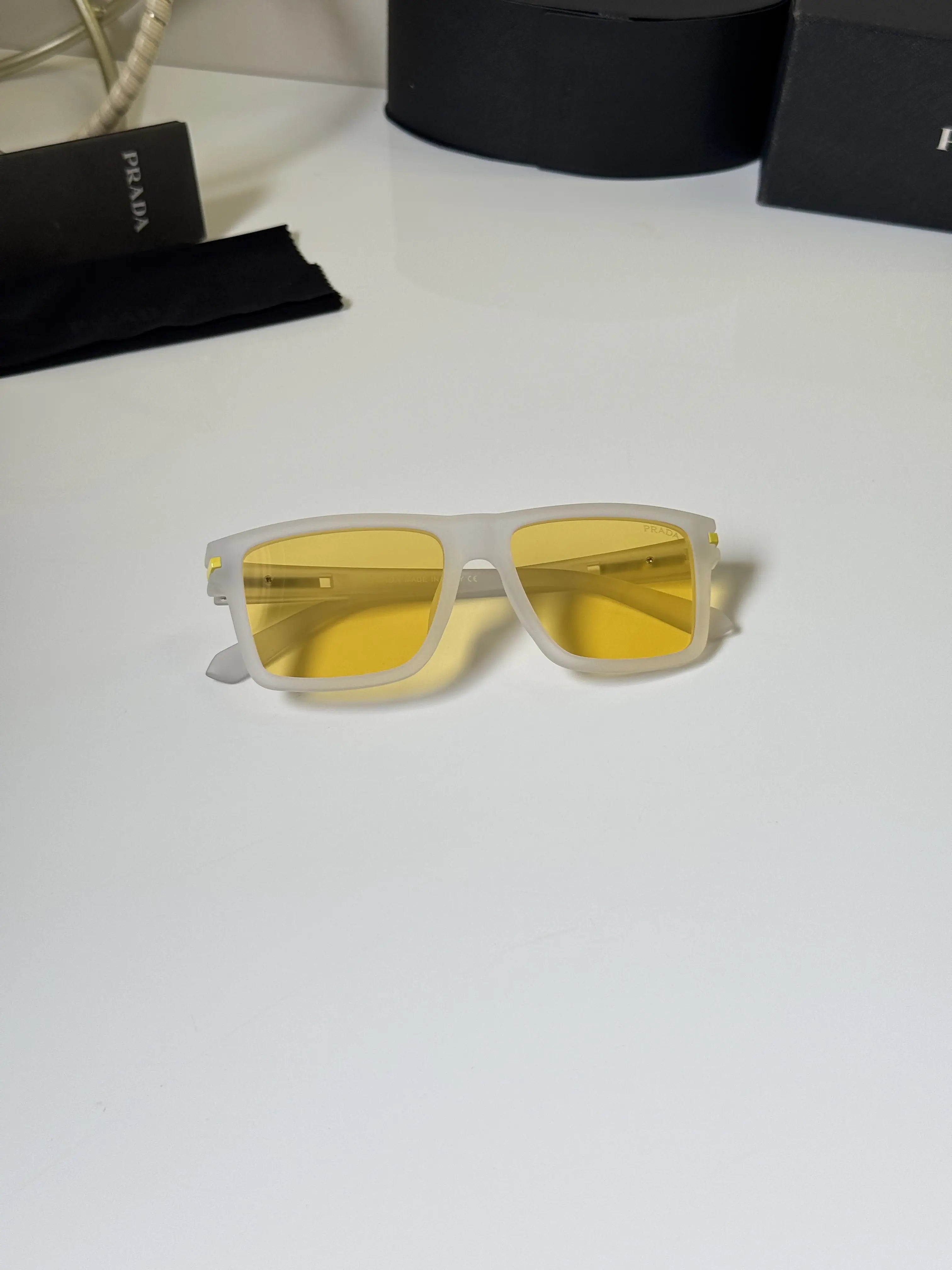 Prada_5100_Ice_Yellow