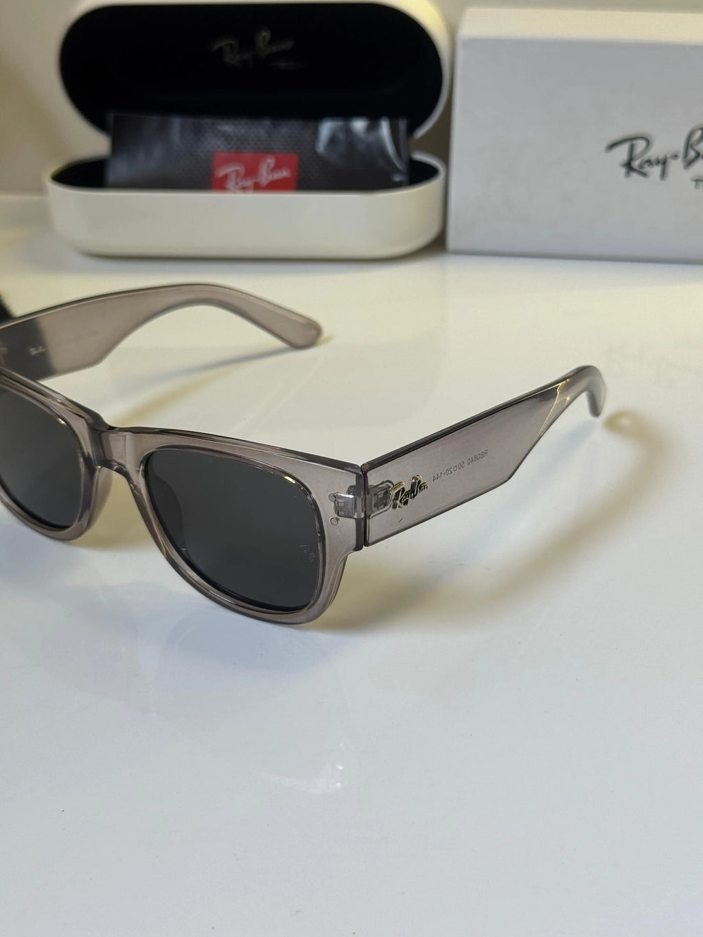 Rayban_840_Grey
