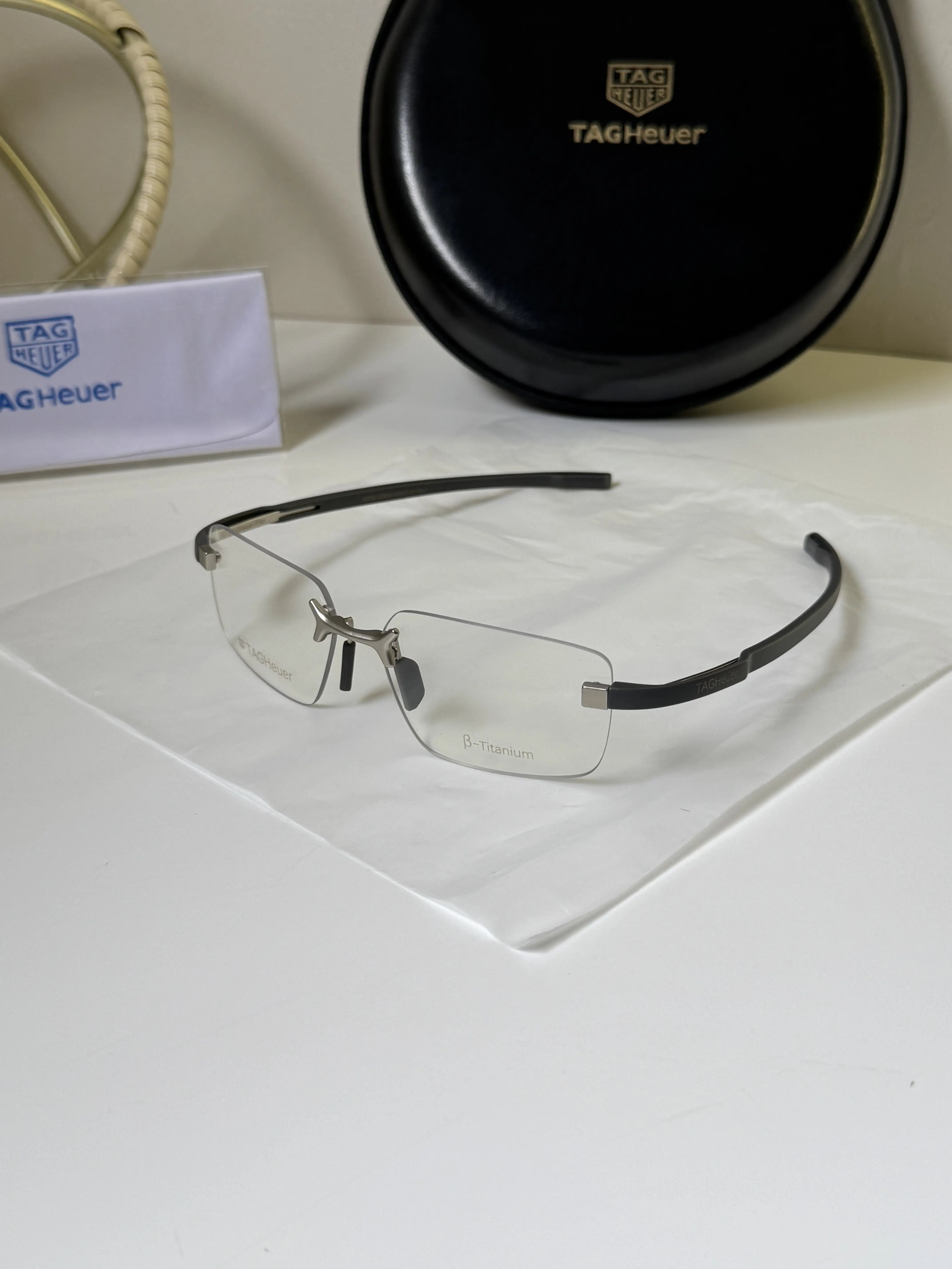 Tagheuer_966_Silver_Grey_Titanium_premium_Frame Main image