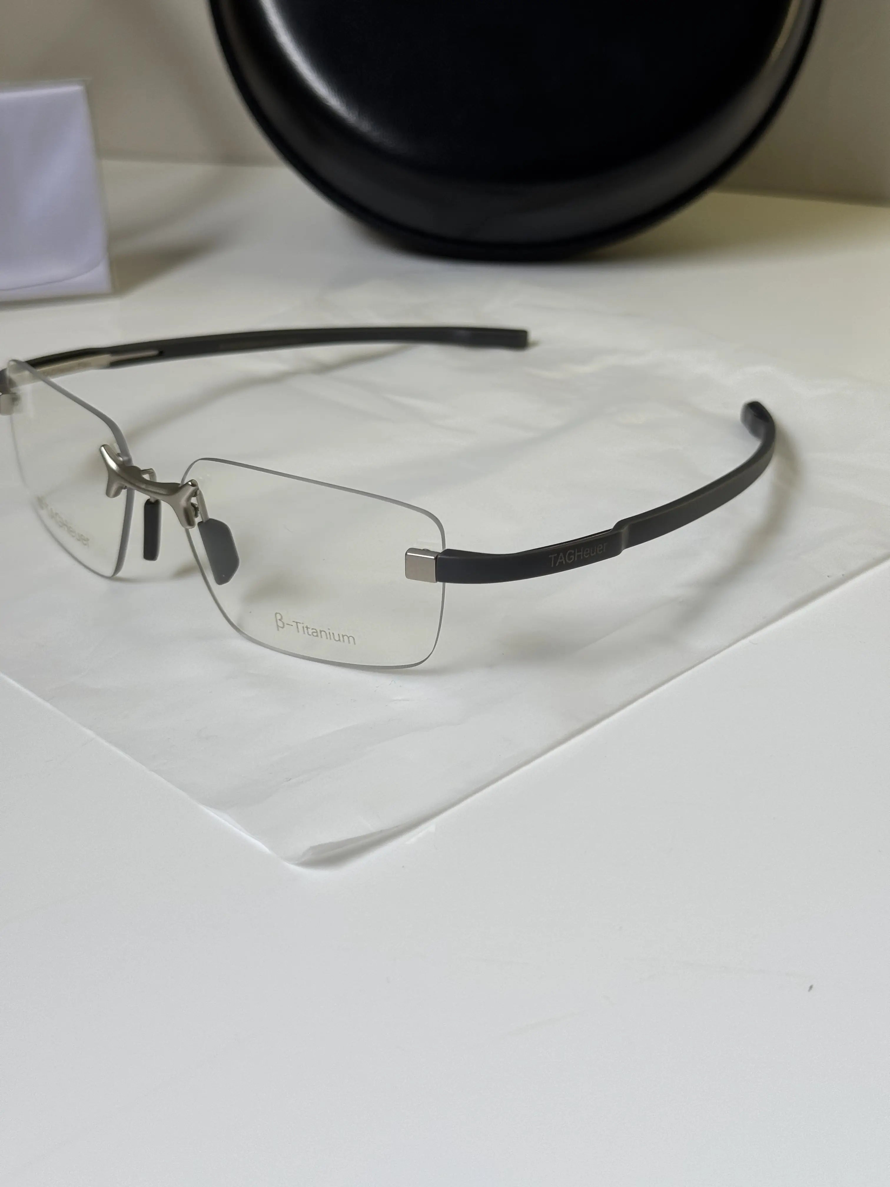 Tagheuer_966_Silver_Grey_Titanium_premium_Frame Secondary image