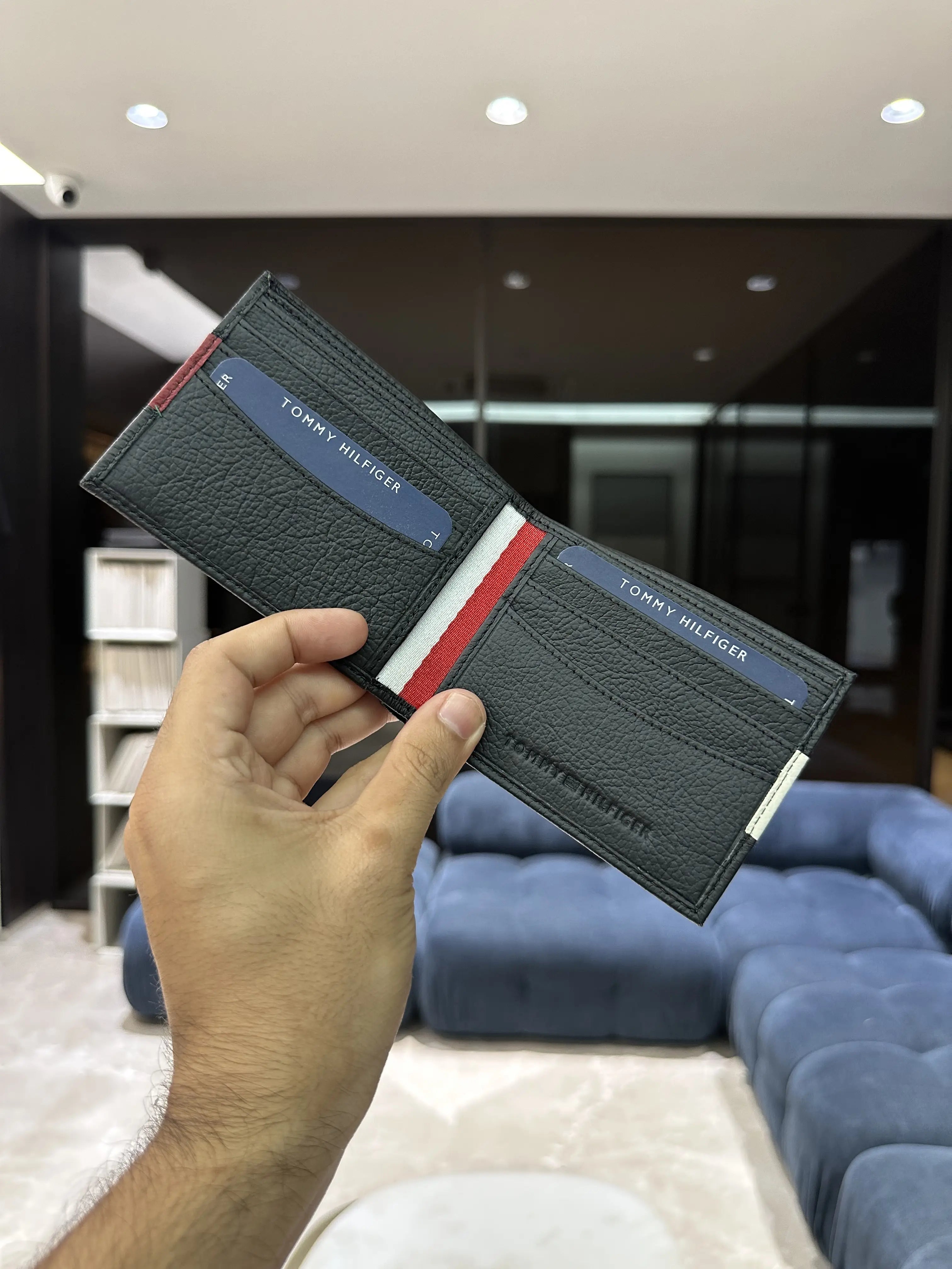 Tommy Hilfiger Premium Wallet Black With Box t195 Secondary image