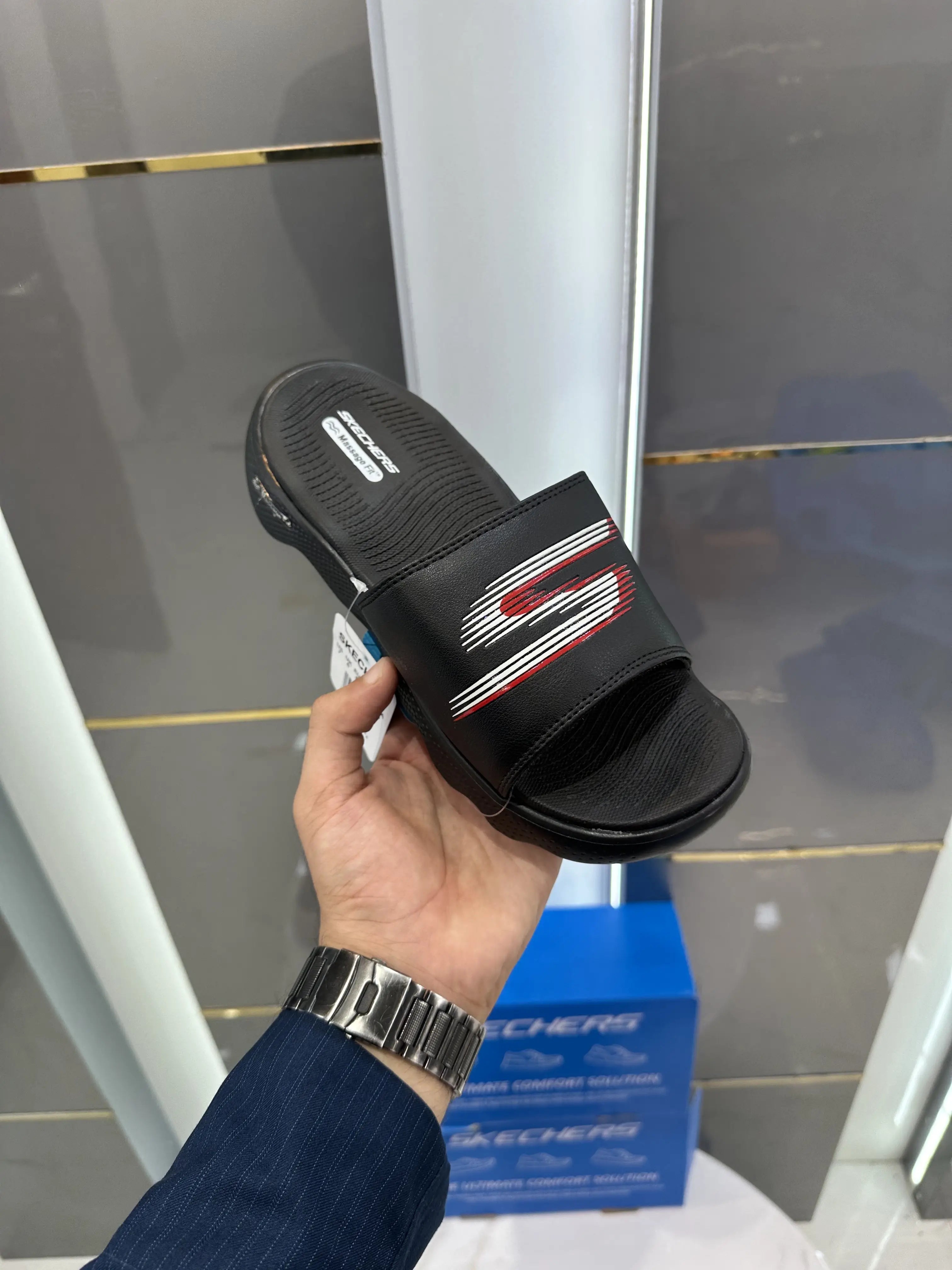 Skechers_Massage Fit Black Red Premium Slide With Box