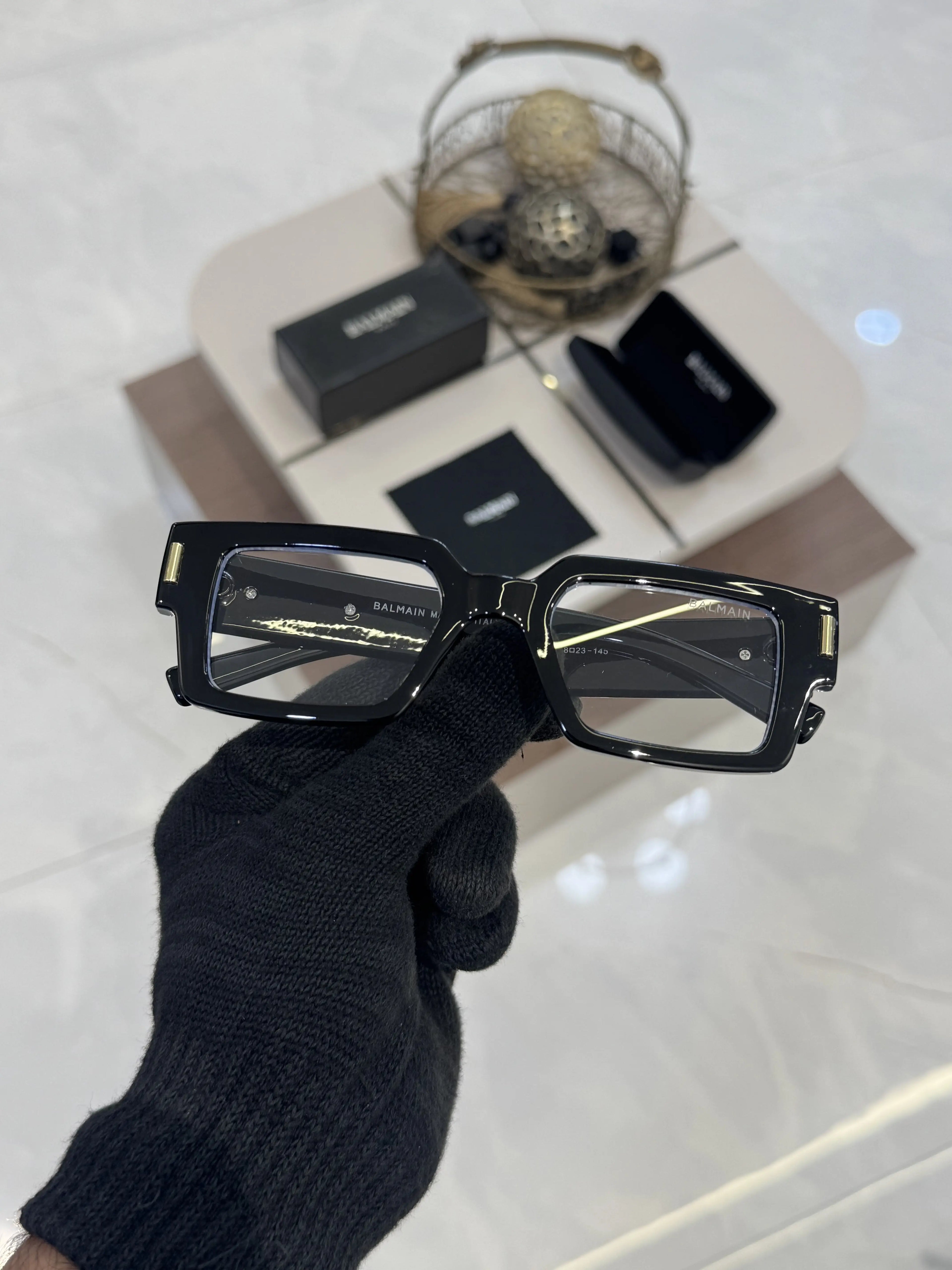 Balmain_6108_Black_Plano