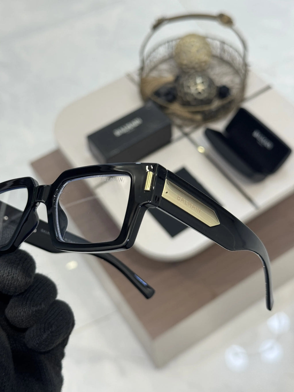 Balmain_6108_Black_Plano