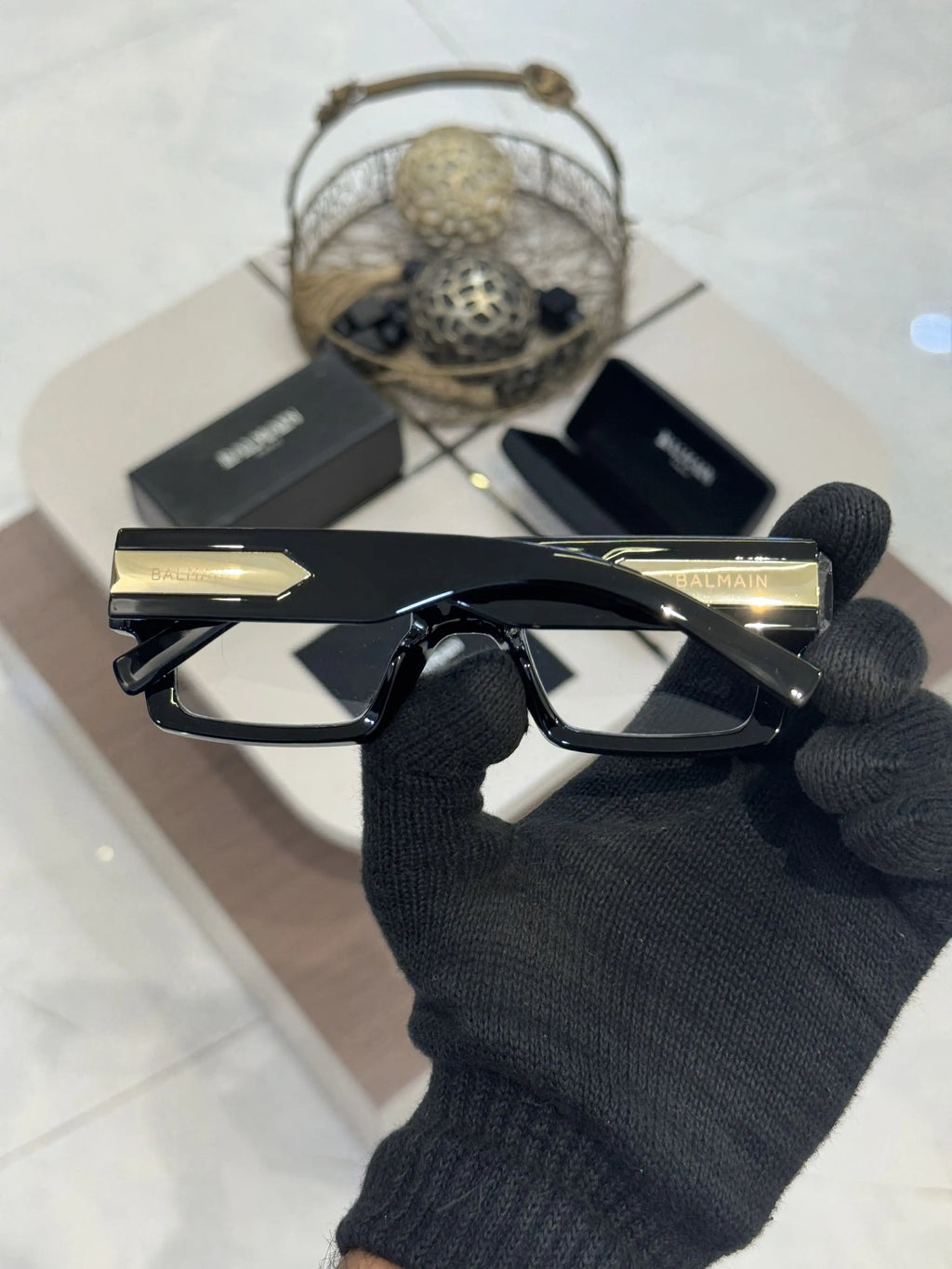 Balmain_6108_Black_Plano