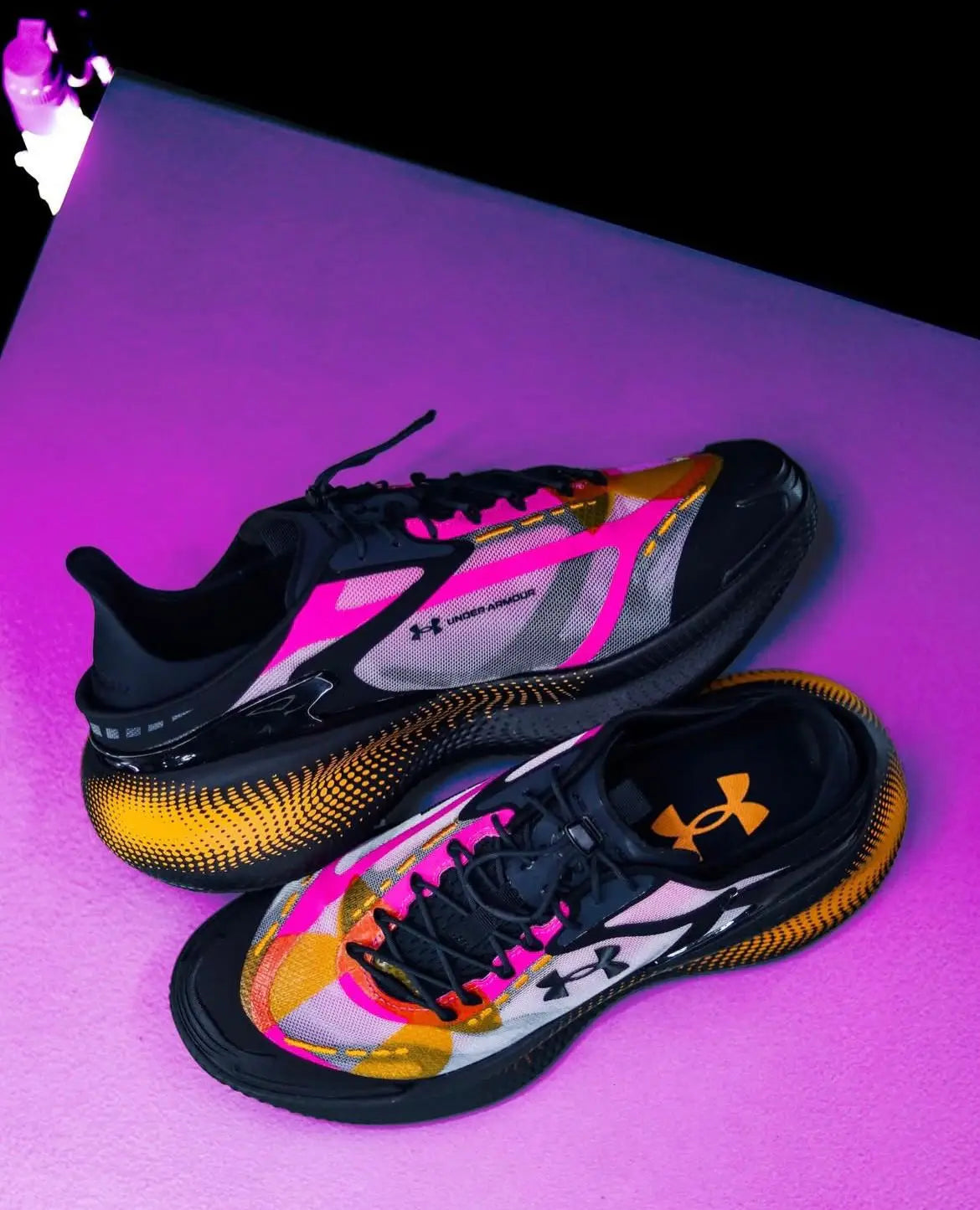 UNDER ARRMOUR ECHO SLIPSPEED BLACK REBEL PINK (461