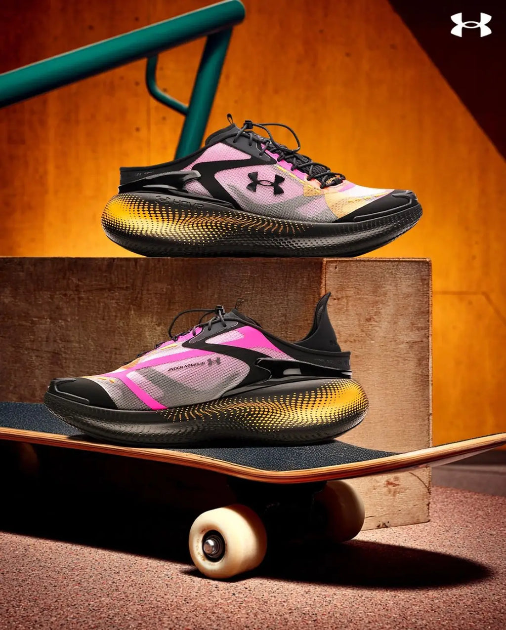 UNDER ARRMOUR ECHO SLIPSPEED BLACK REBEL PINK (461