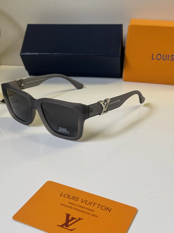 Louis_Vuitton_5113_Grey