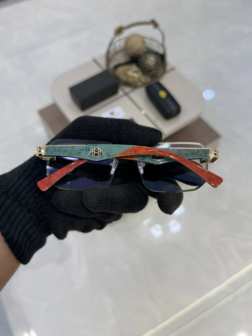 Maybach_7348_Gold_Plano_Red_Green