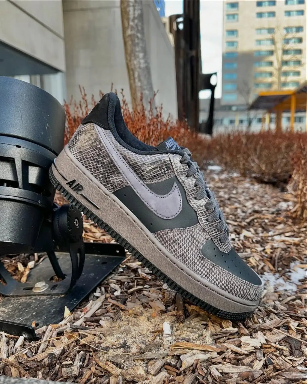 Nike_Airforce 1 07 LV8 Snakeskin Off Noir