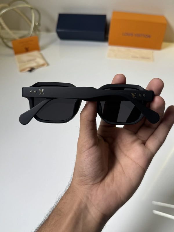 Louis_Vuitton_4954_Matt_Black