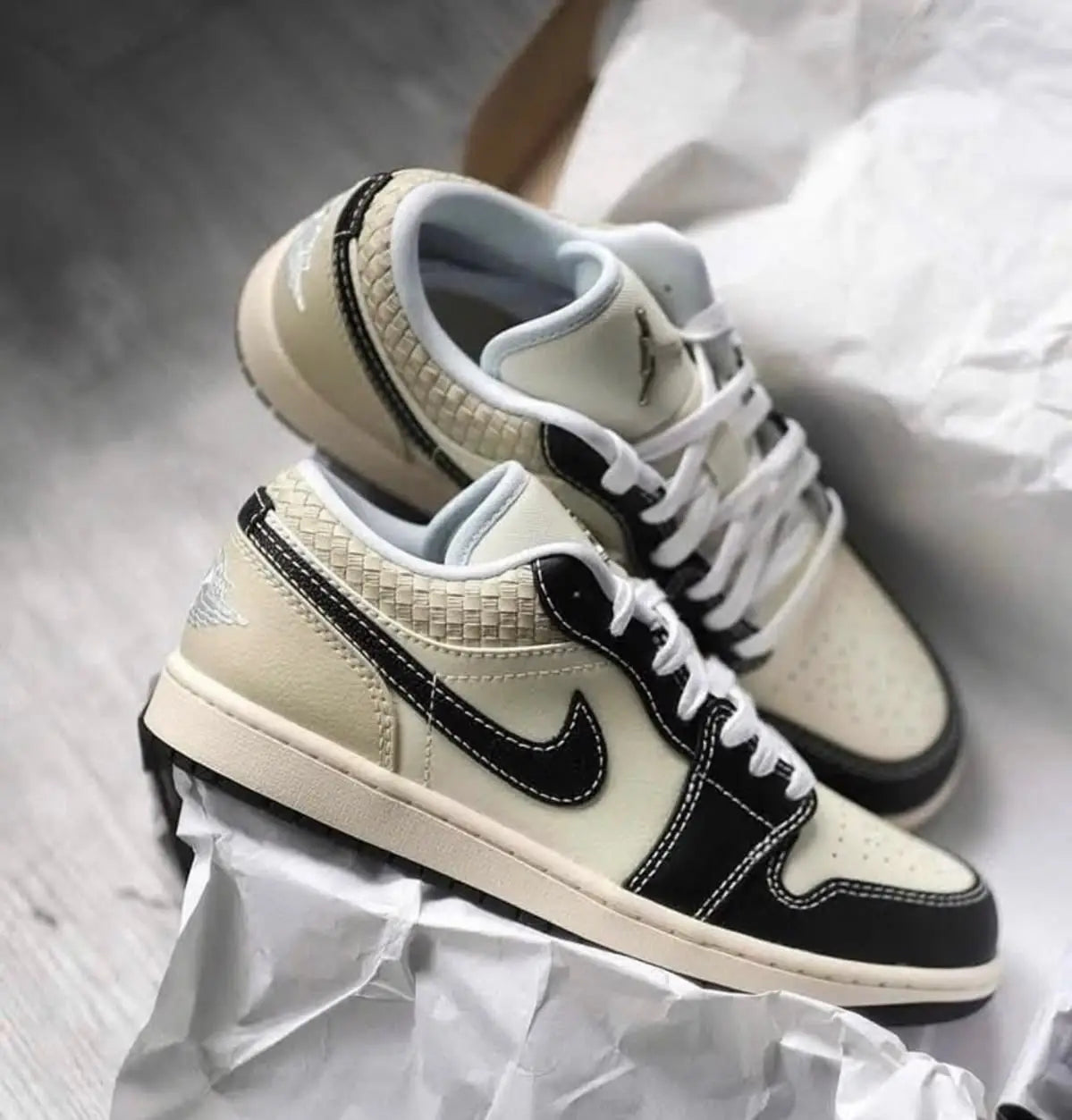 Nike_Air Jordan 1 Low SE Coconut Milk Black Muslin