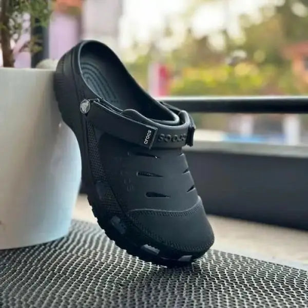 CROCS YUKON Vista FULL BLACK (FIX)