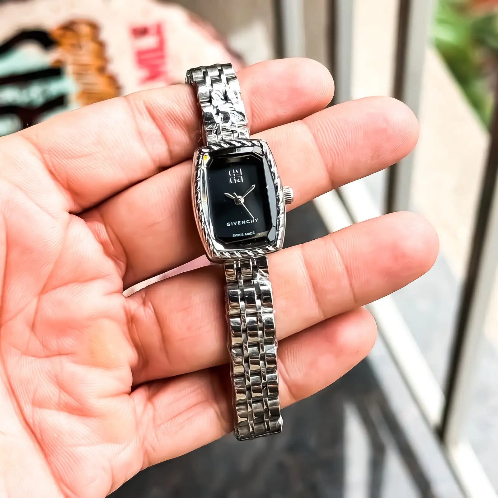 GIVENCHY_SILVER_BLACK