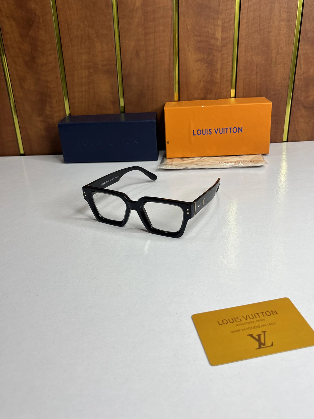 Louis Vuitton 35104 Frame 