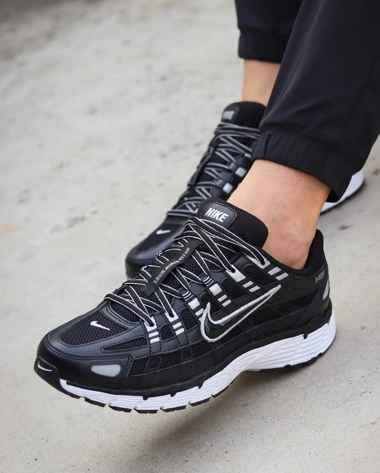 Nike P-6000 BLACK METALLIC SILVER