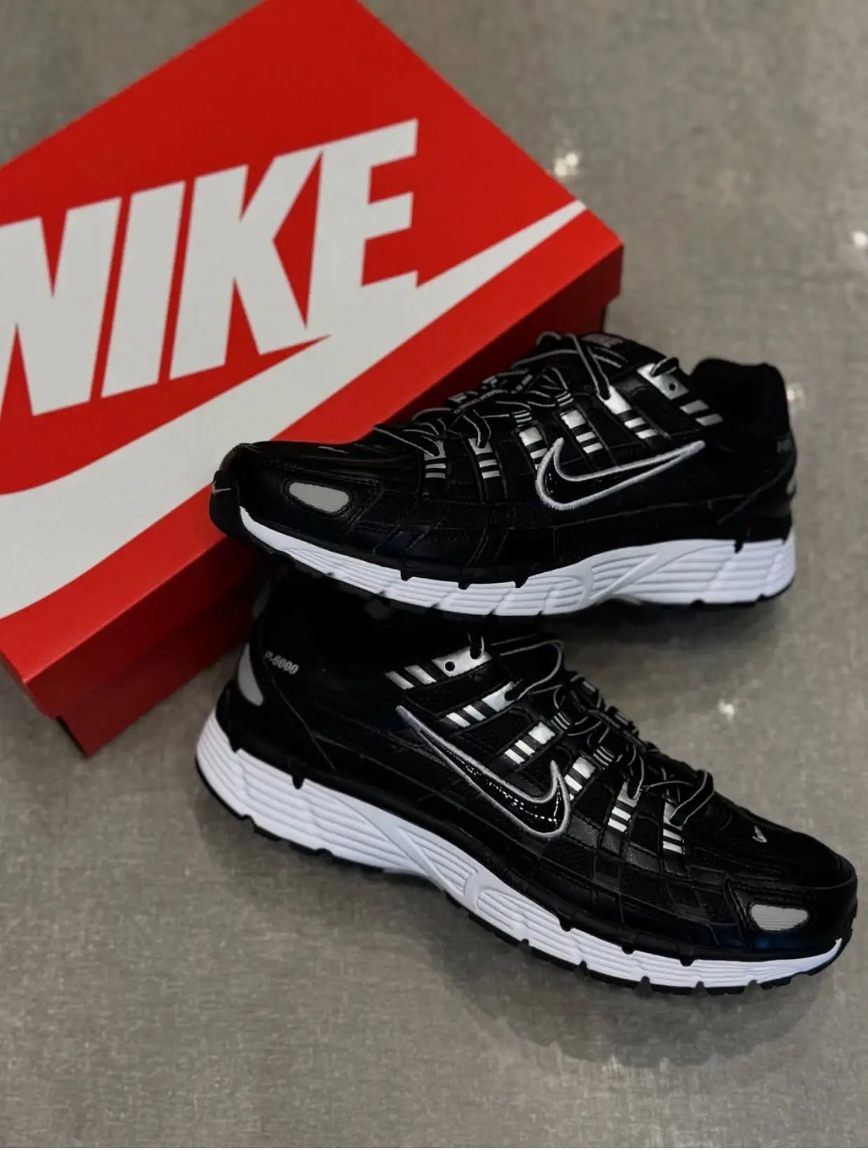 Nike P-6000 BLACK METALLIC SILVER