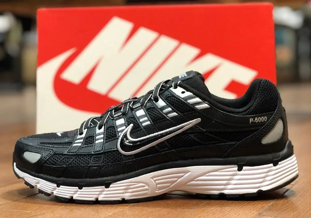 Nike P-6000 BLACK METALLIC SILVER