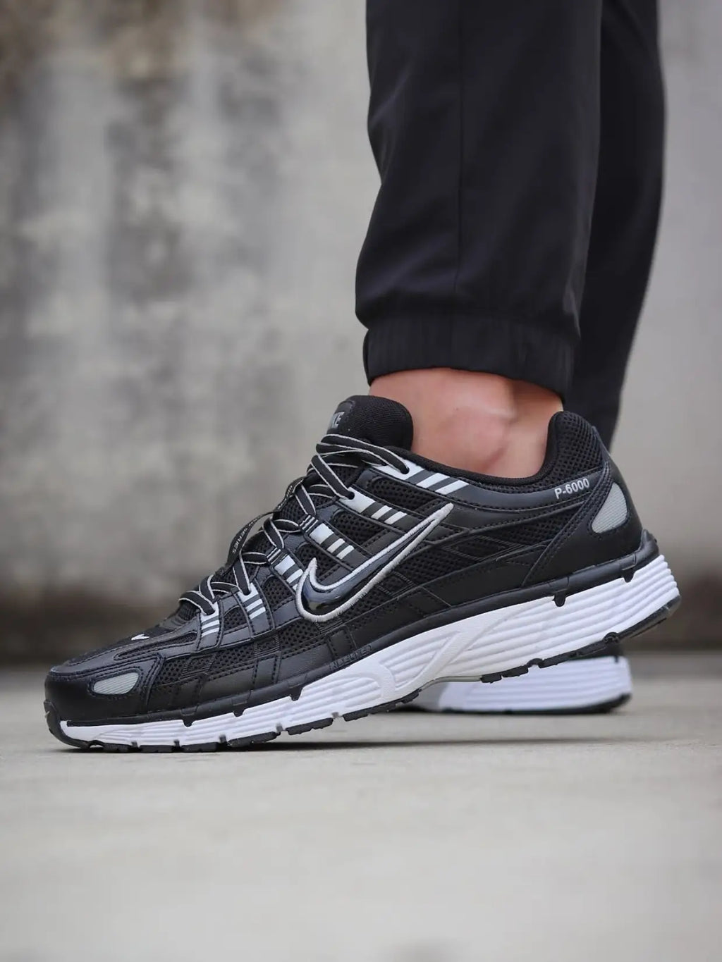 Nike P-6000 BLACK METALLIC SILVER