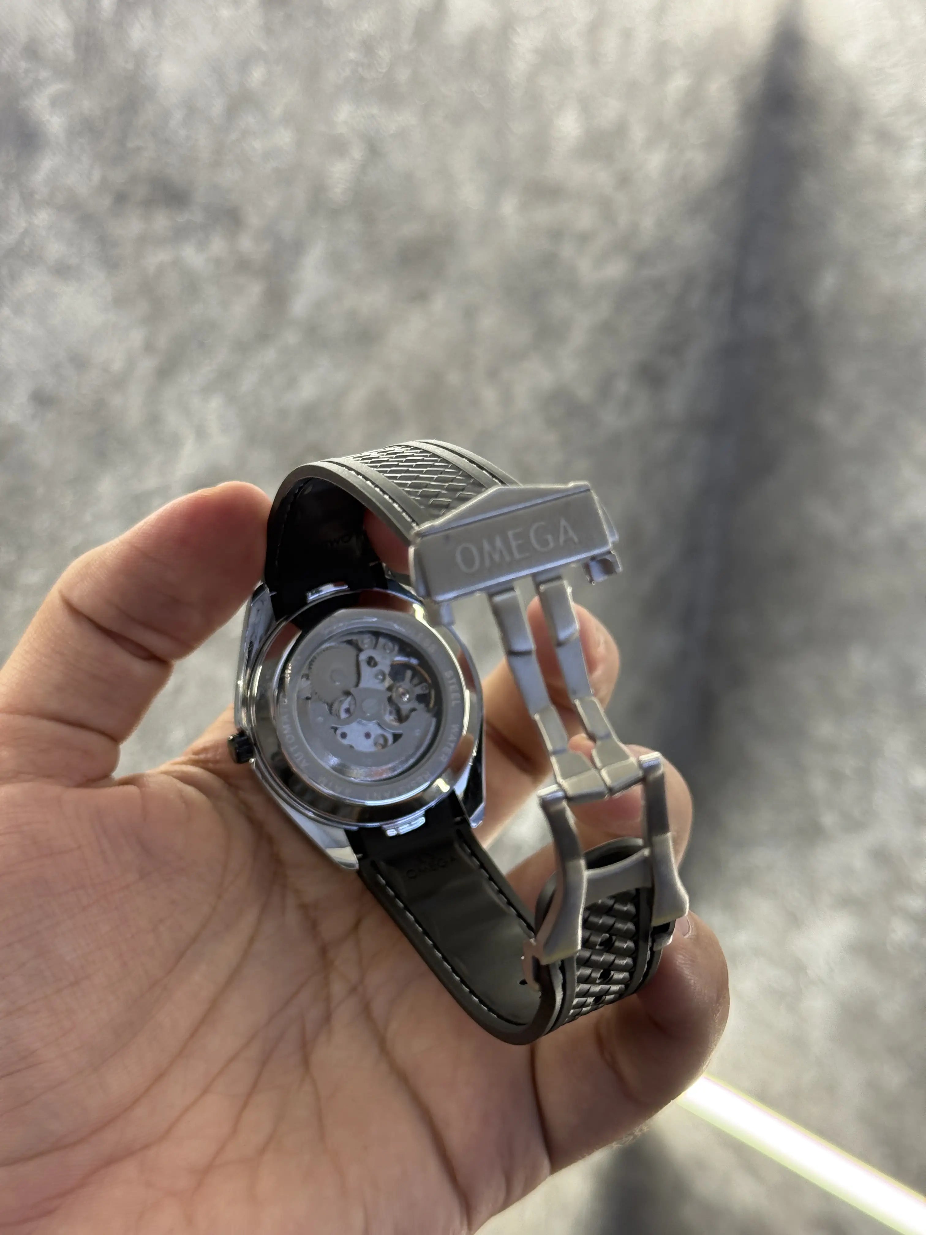 Omega Aqua Terra World Map black Automatic