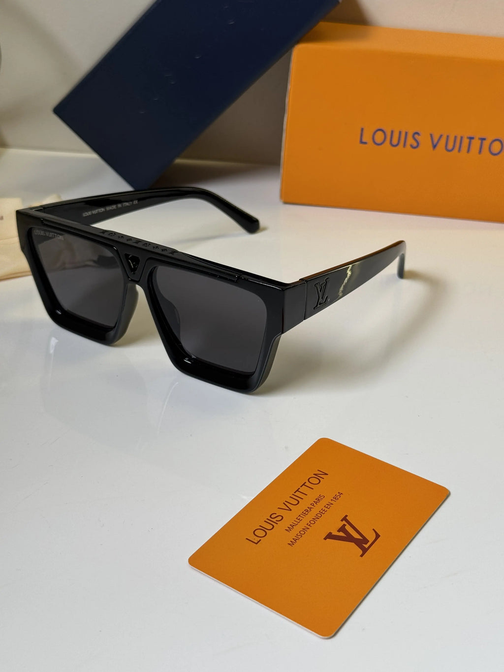 Louis_Vuitton_6129_Black