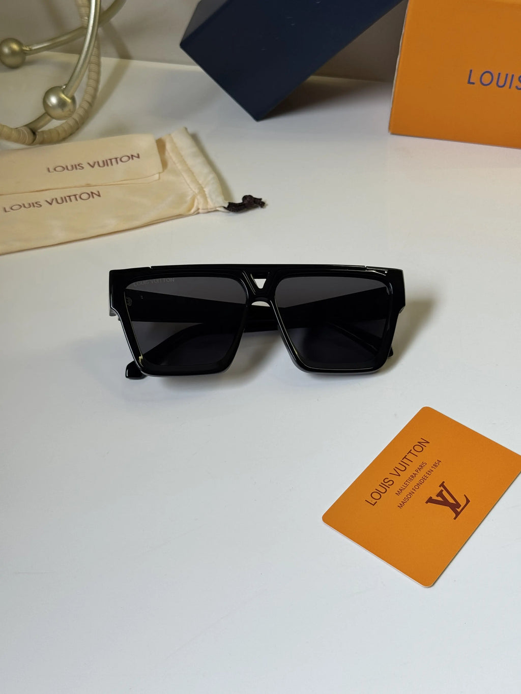 Louis_Vuitton_6129_Black