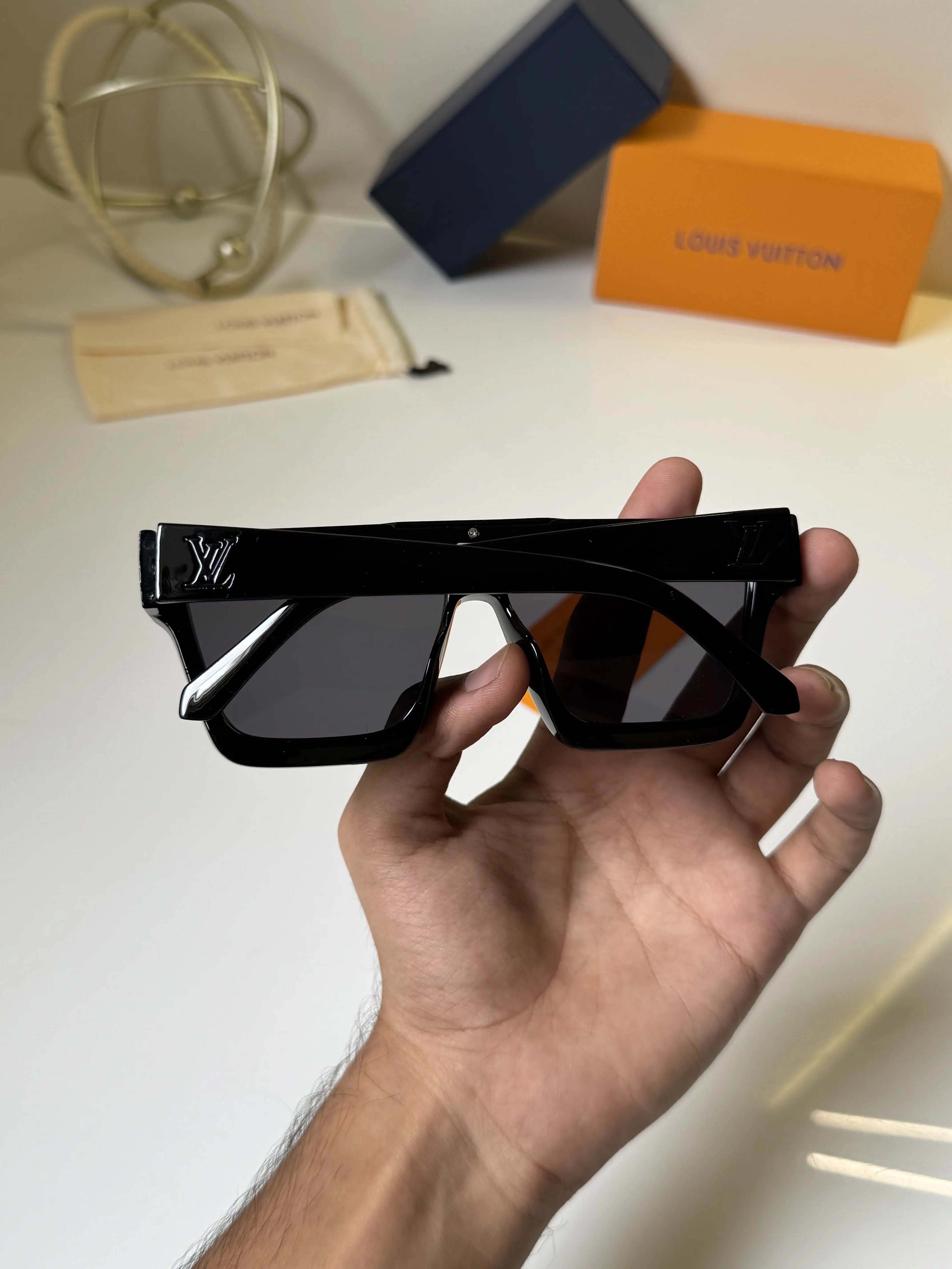 Louis_Vuitton_6129_Black